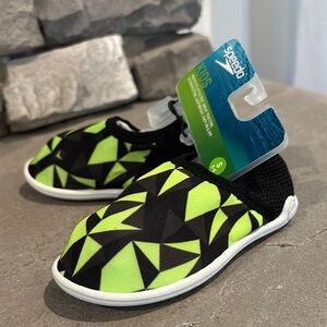 Speedo Black & neon green water shoes,UV protection,slip on,pull tab,tread,light